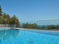 Bazén v ubytovaní Mont Bleu Luxury Villa alebo v jeho blízkosti