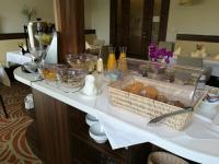 Jedlo v ubytovaní bed & breakfast alebo blízkom okolí