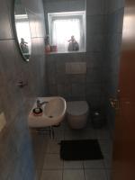 A bathroom at Ferienwohnung Schmetterling