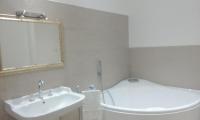 A bathroom at Appartamento tra mare e storia