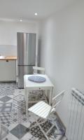 A kitchen or kitchenette at Appartamento tra mare e storia