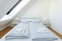 A bed or beds in a room at easy flat Margareten Apartments