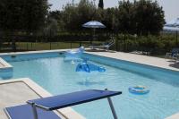 Bazén v ubytovaní Casa Vacanze Valdamone alebo v jeho blízkosti