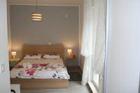 Postel nebo postele na pokoji v ubytování Room with garden