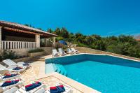 Bazén v ubytování Apartments Villa Elena nebo v jeho okolí