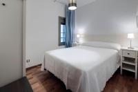 Postel nebo postele na pokoji v ubytování Habitat Apartments Alibei