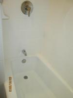 Ein Badezimmer in der Unterkunft Town and Country Inn