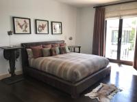 Łóżko lub łóżka w pokoju w obiekcie Villa Los Halcones Sotogrande Golf