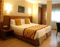 Ein Bett oder Betten in einem Zimmer der Unterkunft Hotel Guillem &amp; Spa