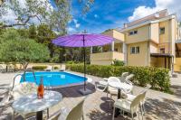 Basen w obiekcie Apartments Villa Orion lub w pobliżu