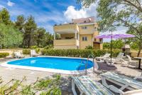 Basen w obiekcie Apartments Villa Orion lub w pobliżu