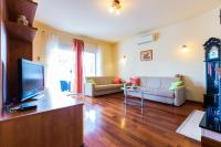 Telewizja i/lub zestaw kina domowego w obiekcie Apartments Villa Orion