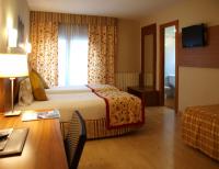 Ein Bett oder Betten in einem Zimmer der Unterkunft Hotel Guillem &amp; Spa
