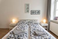 A bed or beds in a room at easy flat Margareten Apartments