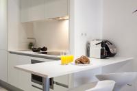 A kitchen or kitchenette at Habitat Apartments ADN