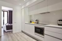 A kitchen or kitchenette at Habitat Apartments ADN