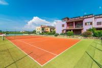 Tenis alebo squash v ubytovaní Apartment Gordana Ghedda alebo jeho okolí