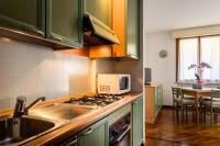 Kuchyňa alebo kuchynka v ubytovaní Sirmio Apartments - Primavera Stay