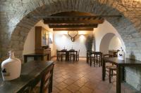 A restaurant or other place to eat at Agriturismo L'Antico Frutto