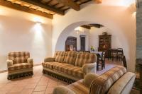 A seating area at Agriturismo L'Antico Frutto