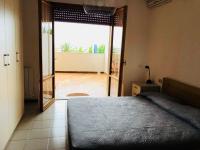 A bed or beds in a room at casa fronte mare