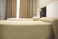 Apartahotel & Spa Jacetaniaにあるベッド