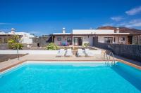 The swimming pool at or close to Eslanzarote Villa Caracola, Super Wifi, Sat tv