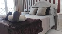 A bed or beds in a room at Apartamentos Oscar