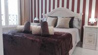 A bed or beds in a room at Apartamentos Oscar