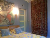 a bedroom with a bed and a painting on the wall at TOPFLOOR Les Terrasses in Dieppe