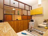 Kuchyň nebo kuchyňský kout v ubytování Apartments Maja 221