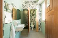 Um banheiro em Sunset Destination Hostel