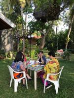 Un jardín fuera de Villa Shade