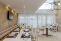 Televízia a/alebo spoločenská miestnosť v ubytovaní Best Western Plus Hotel Plaza