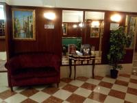 a waiting room with a chair and a table at Hotel Diana in Venice