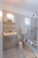 A bathroom at Kardamena Holiday Apartments