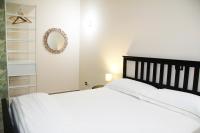 A bed or beds in a room at Urban Pop Bnb