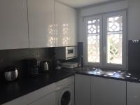 Kuchyň nebo kuchyňský kout v ubytování Seafront Dream Apartment