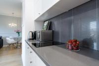 Kuchyňa alebo kuchynka v ubytovaní Elite Apartments Chmielna Deluxe