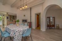 Kuchyňa alebo kuchynka v ubytovaní Empurialola -Encantadora Casa con jardin cerca del centro -142