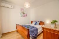 Posteľ alebo postele v izbe v ubytovaní Empurialola -Encantadora Casa con jardin cerca del centro -142