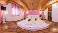 Posteľ alebo postele v izbe v ubytovaní Landvilla Romantika