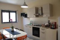 A kitchen or kitchenette at Urban Pop Bnb