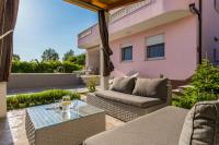 Posedenie v ubytovaní Villa Sweet Home Marija With Heated Pool