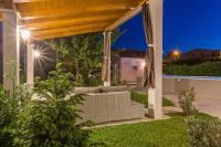 Vonkajšia záhrada v ubytovaní Villa Sweet Home Marija With Heated Pool