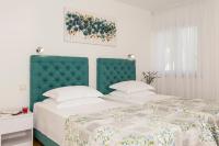 Posteľ alebo postele v izbe v ubytovaní Villa Sweet Home Marija With Heated Pool