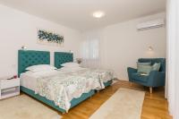 Posteľ alebo postele v izbe v ubytovaní Villa Sweet Home Marija With Heated Pool
