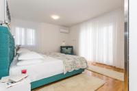 Posteľ alebo postele v izbe v ubytovaní Villa Sweet Home Marija With Heated Pool