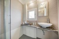 A bathroom at Marechiaro House