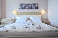 Łóżko lub łóżka w pokoju w obiekcie Hotel Manthos Blue